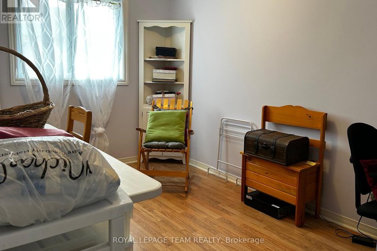 28666132/15-santa-cruz-private/riverview-park/ottawa/ontario/K1G6M5_21