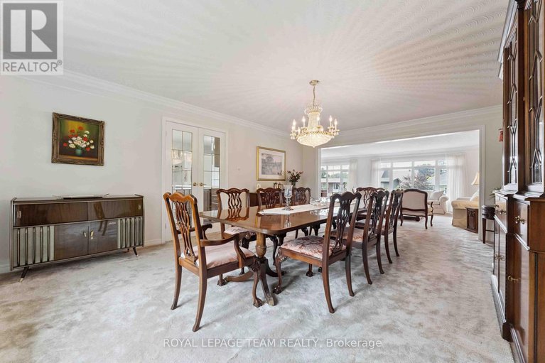 28701491/8-oakwood-avenue/city-viewskylinefisher-heightsparkwood-hills/ottawa/ontario/K2E6A5_9
