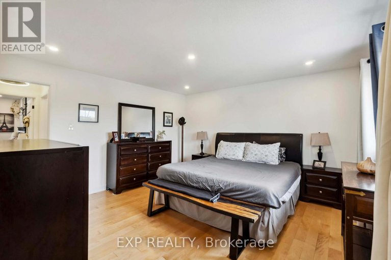28509439/2092-legrand-crescent/queenswood-heights-south/ottawa/ontario/K1E3T6_13