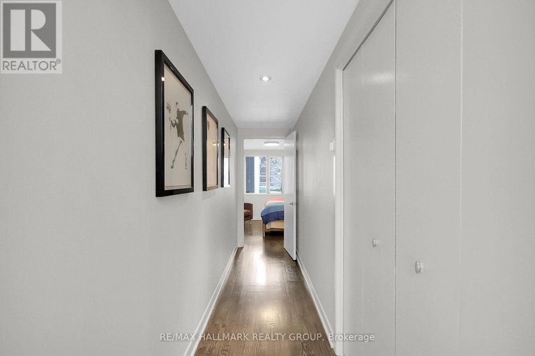 28150348/10-qualicum-street/bruce-farmgraham-parkqualicumbellands/ottawa/ontario/K2H7G8_18