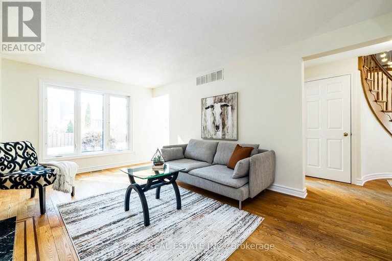 29535443/1404-forest-valley-drive/chapel-hill/ottawa/ontario/K1C5M8_19