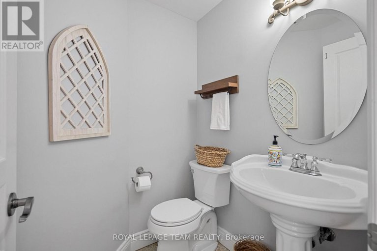 28316771/2377-pine-avenue/manotick-east-to-manotick-station/ottawa/ontario/K4M1B4_22