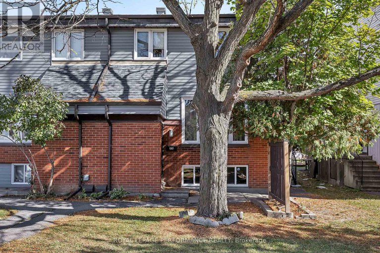 28997579/84-1317-marigold-crescent/pineview/ottawa/ontario/K1B5E7_1