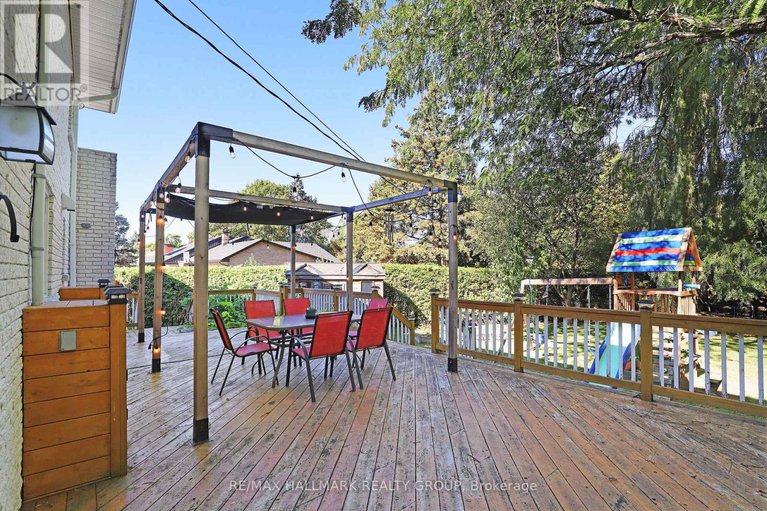 28938196/3062-upper-otterson-place/mooneys-bayrevelstoke/ottawa/ontario/K1V7B6_37