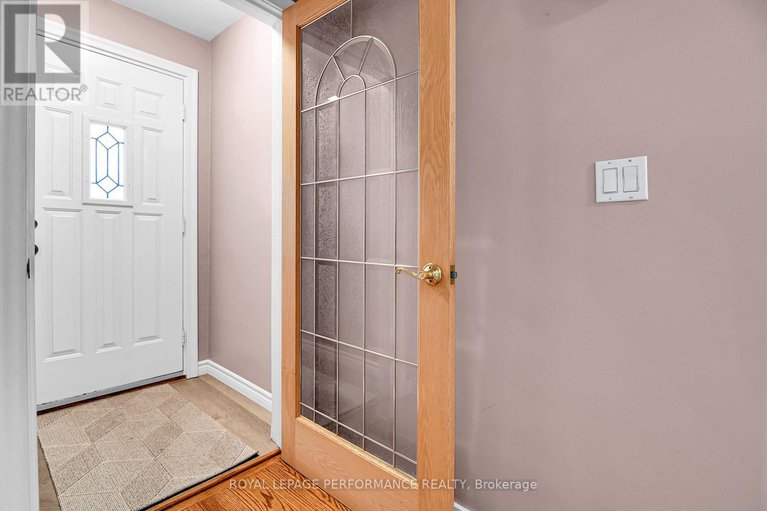 28522253/1379-mayview-avenue/carlington/ottawa/ontario/K1Z8H6_6