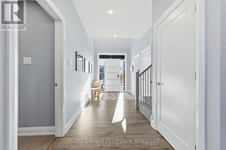 29326743/640-meadowridge-circle/carp/ottawa/ontario/K0A1L0_2