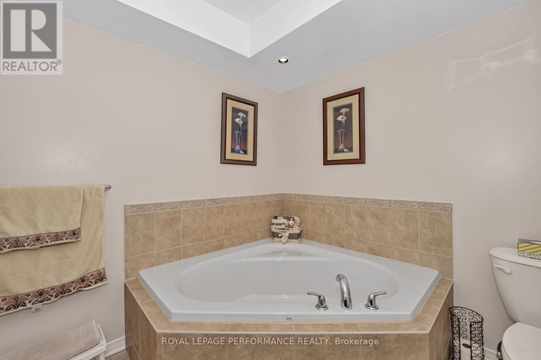 29604234/203-1921-st-joseph-boulevard/convent-glen-south/ottawa/ontario/K1C0A3_19