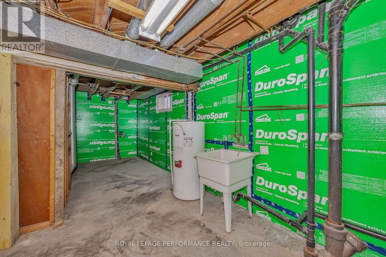 28423853/195-baribeau-street/vanier/ottawa/ontario/K1L7R4_36