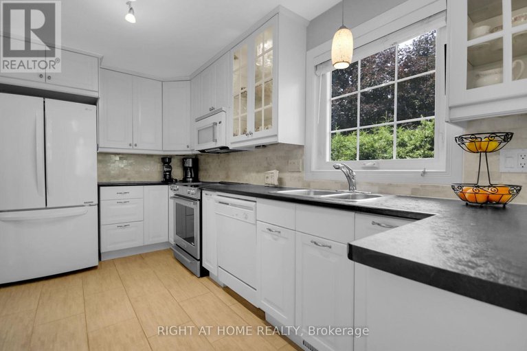 28554308/101-darlington-private/hunt-clubwestern-community/ottawa/ontario/K1V0X8_13