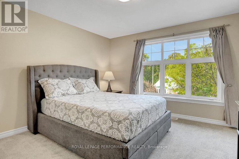 29588176/318-iona-street/westborohampton-park/ottawa/ontario/K1Z7B9_13