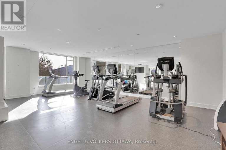 28825352/813-7-marquette-avenue/vanier/ottawa/ontario/K1L8A7_23