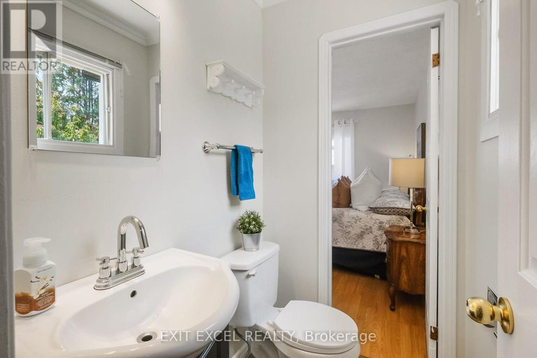 28416258/396-roxdale-avenue/bilberry-creekqueenswood-heights/ottawa/ontario/K1E1V5_13