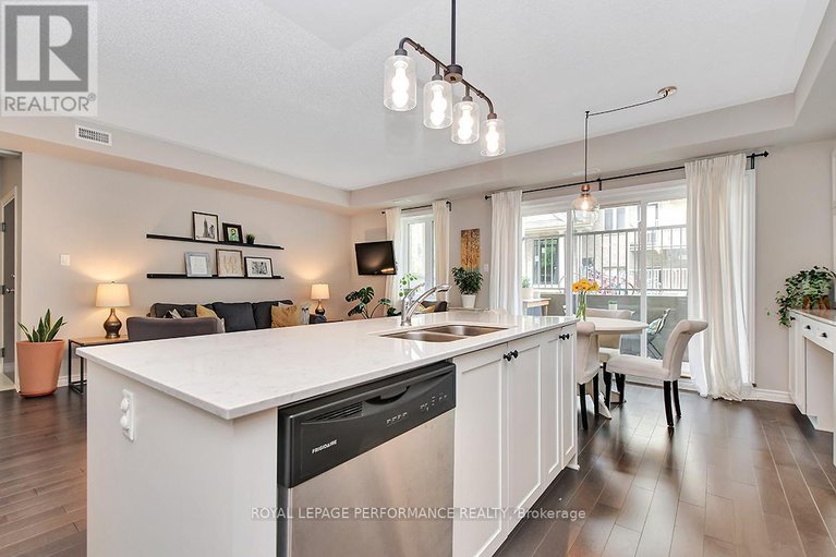28641852/2-66a-tipperary-private/longfields/ottawa/ontario/K2J2T3_7