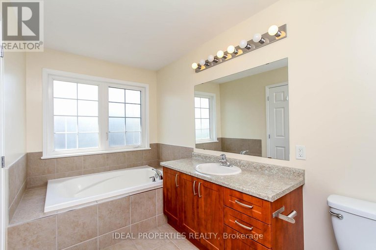 28714023/565-pepperville-crescent-n/emerald-meadowstrailwest/ottawa/ontario/K2M0E6_19