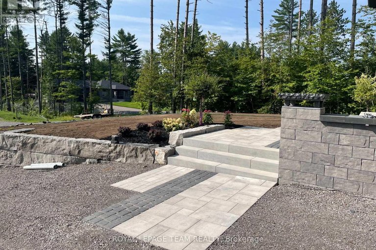 29447129/190-raymond-luhta-crescent/mcnabbraeside-twps/mcnabbraeside/ontario/K7S3G8_100