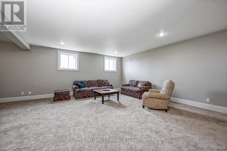 28568193/1530-creagan-court/cumberland-estates/ottawa/ontario/K4C0A5_40