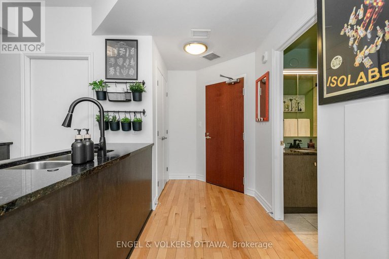 29300868/312-575-byron-avenue/mckellarhighland/ottawa/ontario/K2A1R7_10