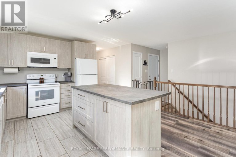 28969213/242-roxanne-street/clarencerockland-twp/clarence-rockland/ontario/K0A1N0_12