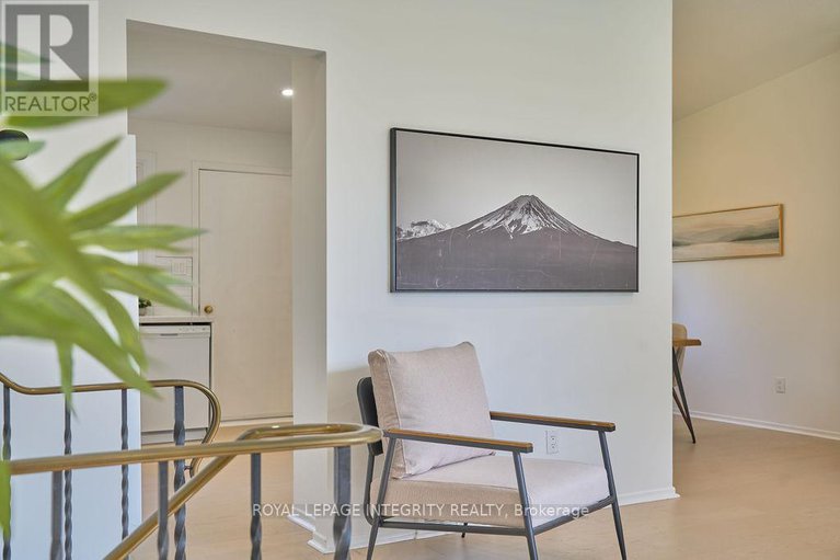 28730911/77-seabrooke-drive/glencairnhazeldean/ottawa/ontario/K2L2K4_14