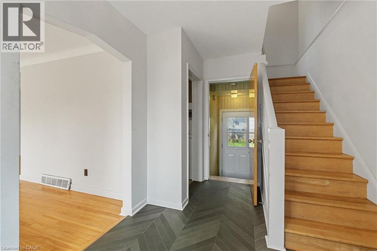 29207786/809-smyth-road/ottawa/ontario/K1G1P2_6