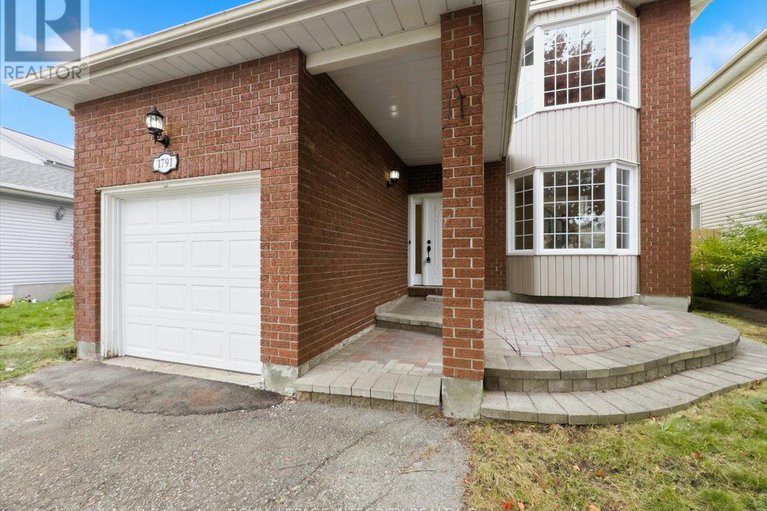 29060732/1791-tache-way/fallingbrookpineridge/ottawa/ontario/K4A2S7_2