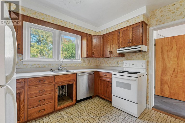 28850275/809-smyth-road-n/elmvale-acres/ottawa/ontario/K1G1P2_12