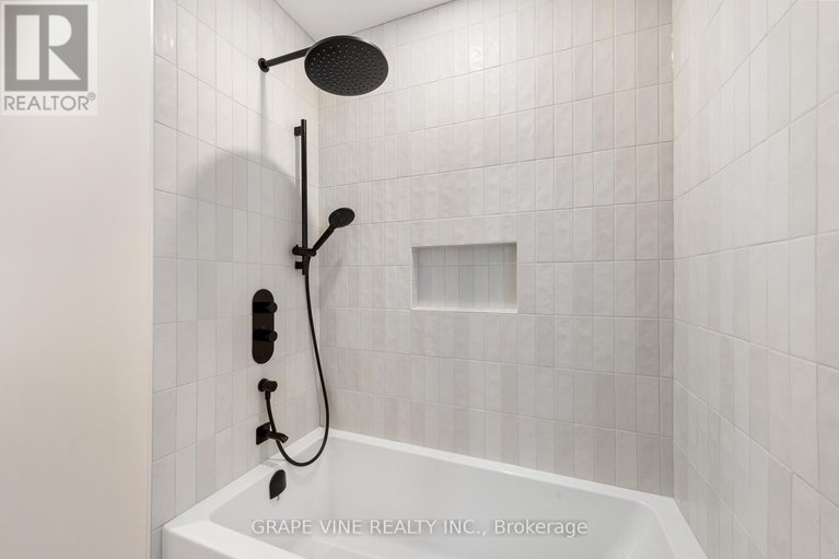 29642909/1108a-falaise-road/borden-farmstewart-farmcarleton-heightsparkwood-hills/ottawa/ontario/K2E6R2_31