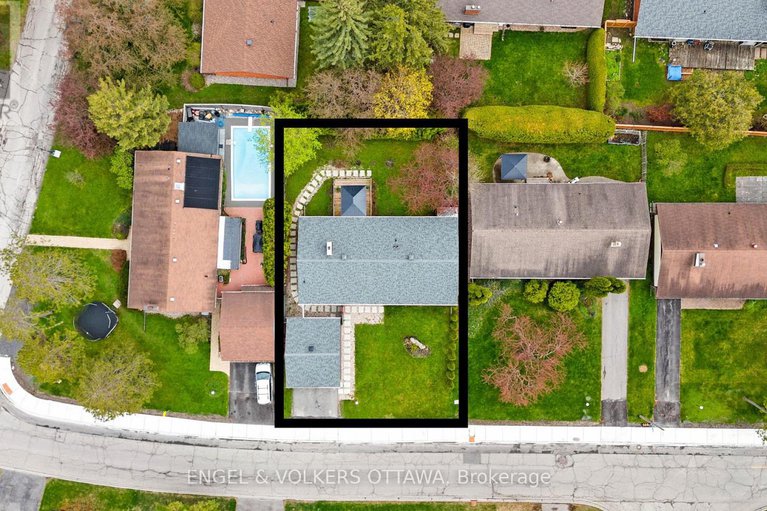 28294344/70-varley-drive/beaverbrook/ottawa/ontario/K2K1H2_47