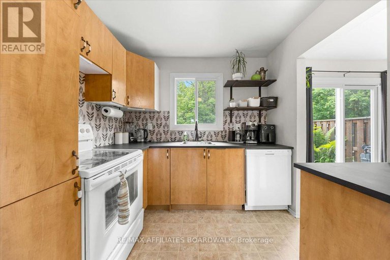 28397301/40-3239-bannon-way/blossom-parkkemp-parkfindlay-creek/ottawa/ontario/K1T1T2_13