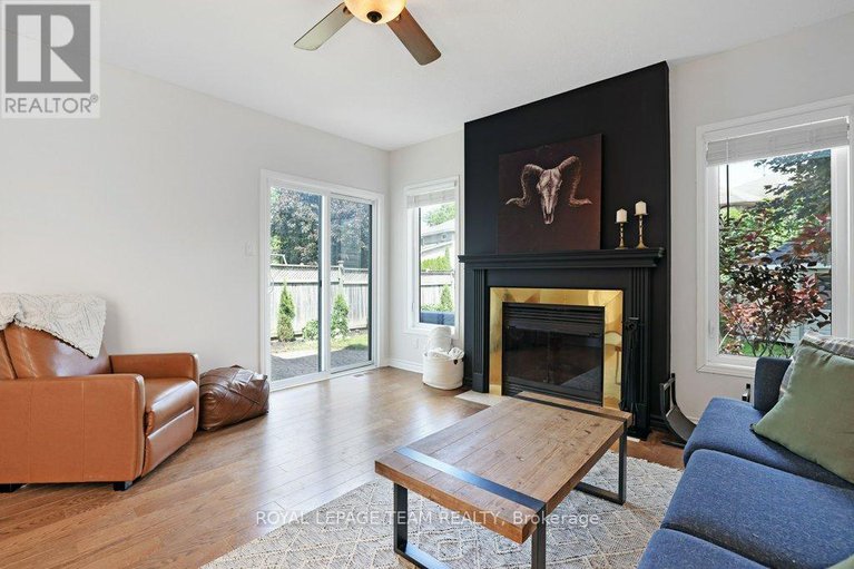 28522929/8-black-rivers-place/bridlewood/ottawa/ontario/K2M2E2_19