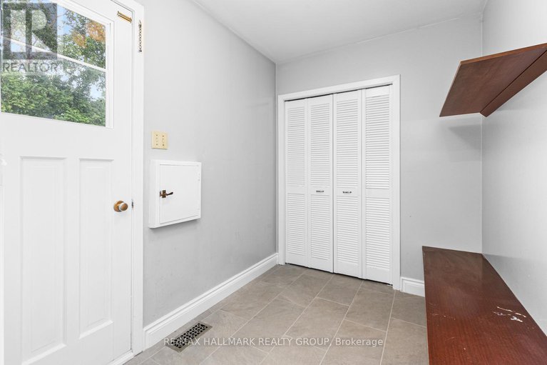 28574770/2435-georgina-drive/whitehaven/ottawa/ontario/K2B7N1_17