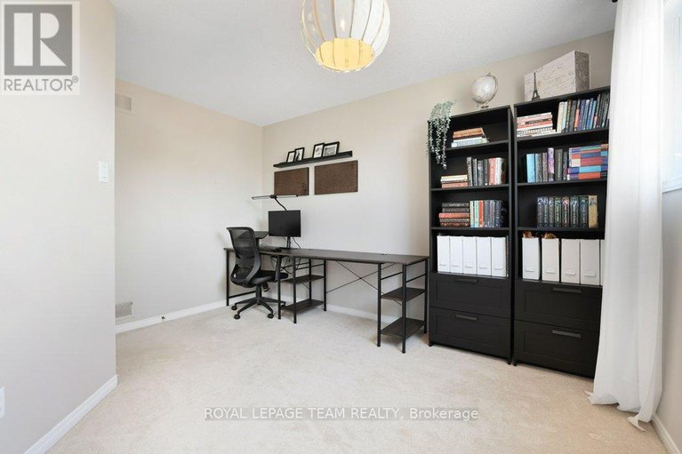28522929/8-black-rivers-place/bridlewood/ottawa/ontario/K2M2E2_38