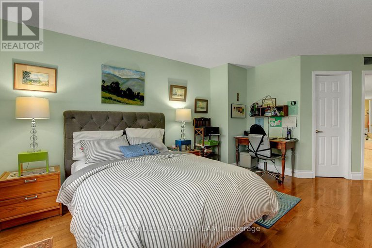28176941/302a-62-donald-street/overbrook/ottawa/ontario/K1K1N2_26