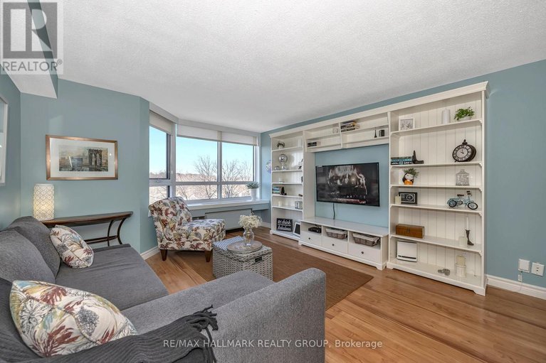 29641177/704-80-sandcastle-drive/leslie-park/ottawa/ontario/K2H9E7_15