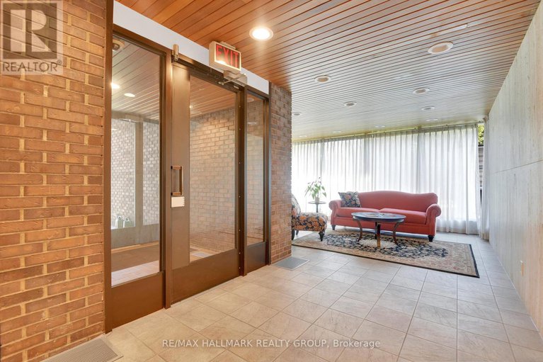 28666864/9a-400-laurier-avenue-e/sandy-hill/ottawa/ontario/K1N8Y2_4