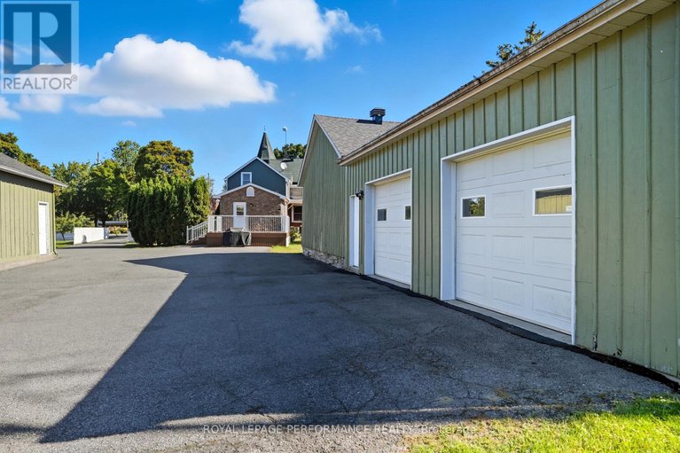 29482695/8-john-street/lorignal/champlain/ontario/K0B1K0_42