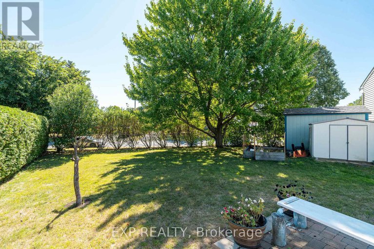 28800612/36-keewatin-crescent/borden-farmstewart-farmcarleton-heightsparkwood-hills/ottawa/ontario/K2E6Z1_32