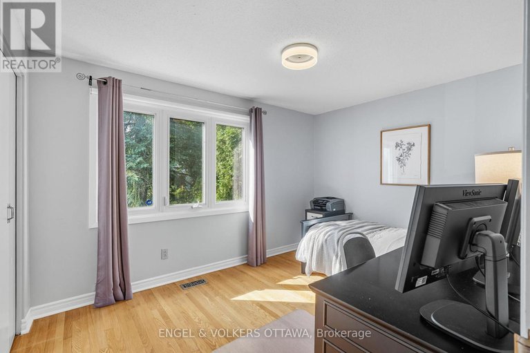 28842366/1800-devlin-crescent/playfair-park/ottawa/ontario/K1H5T6_22