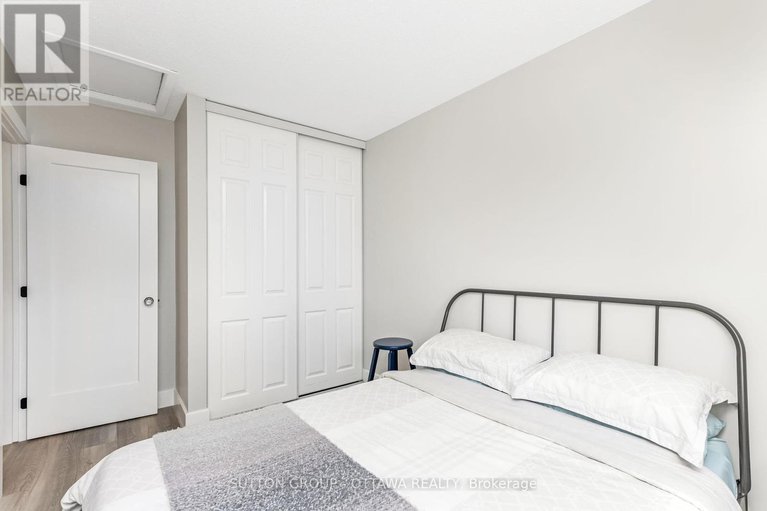 28474228/237-teal-crescent/chatelaine-village/ottawa/ontario/K1E2C3_20