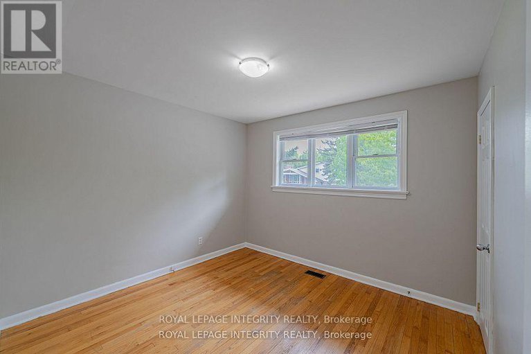 28557939/1695-gage-crescent-n/bel-air-heights/ottawa/ontario/K2C0Z7_18