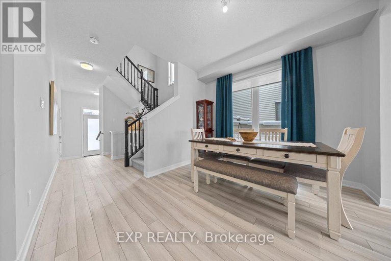 29305395/307-686-quilter-row/goulbourn-twp-from-franktown-rdsouth-to-rideau/ottawa/ontario/K0A2Z0_17