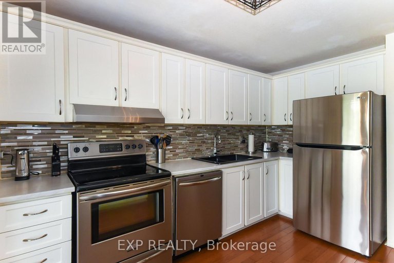 28588528/1576-st-georges-street/bilberry-creekqueenswood-heights/ottawa/ontario/K1E2M9_2