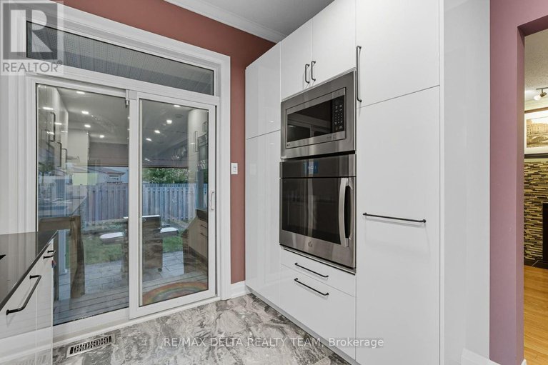 29095359/18-longshire-circle/longfields/ottawa/ontario/K2J4K7_8