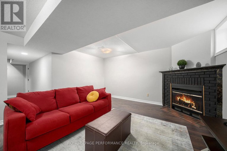 28992405/29-hummingbird-crescent/cedargrovefraserdale/ottawa/ontario/K2J3A5_18