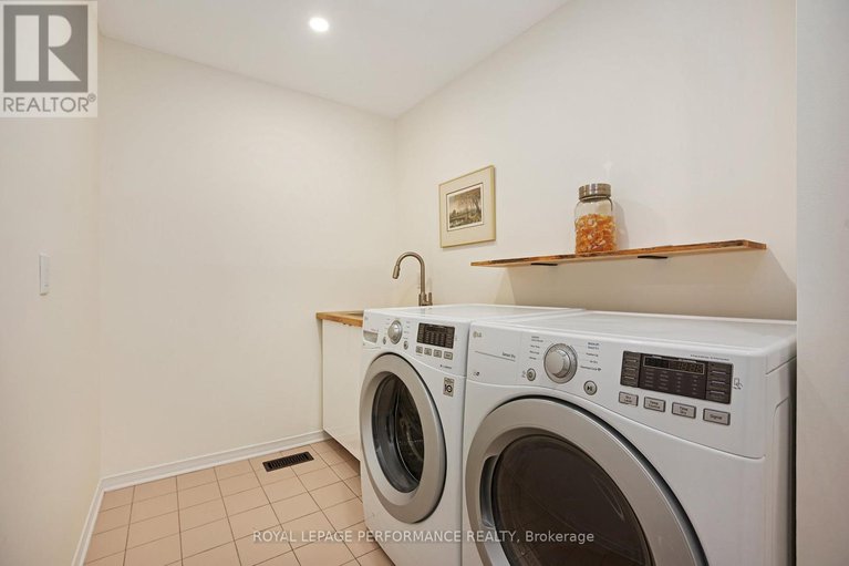 28643500/81-waterford-drive/pineglencountry-place/ottawa/ontario/K2E7V4_38
