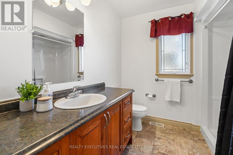 29681250/29-christie-lane/winchester/north-dundas/ontario/K0C2K0_15