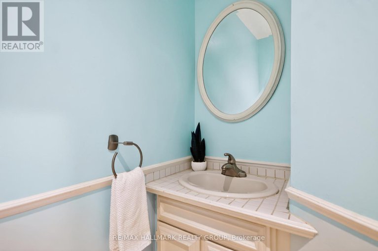 29423662/4-lower-charlotte-street/lower-town/ottawa/ontario/K1N8K1_13