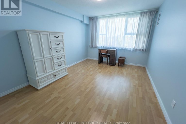 29173938/1008-555-brittany-drive/viscount-alexander-park/ottawa/ontario/K1K4C5_23