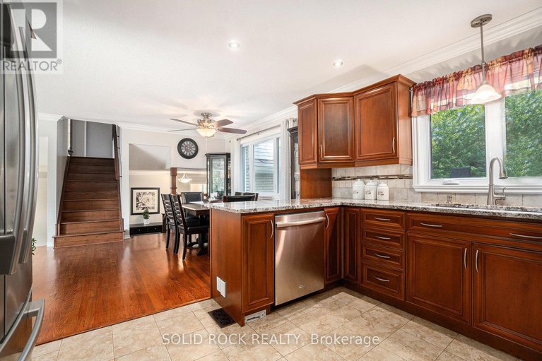 28943108/2278-russland-road-e/russell-twp/russell/ontario/K0A3H0_5