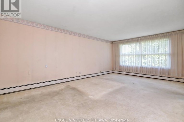 28544355/968-sadler-crescent/whitehaven/ottawa/ontario/K2B5H7_29